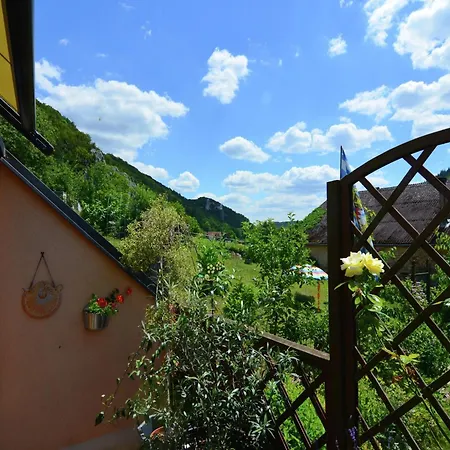 Homely In Prunn Near Forest With Bbq ריאדנבורג